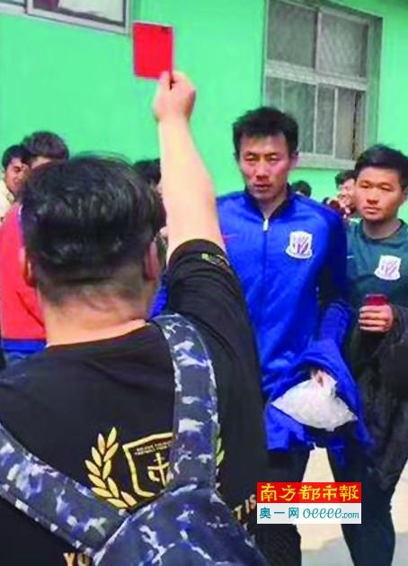 意大利足球记者马尔科-孔特里奥在接受Raisport采访时，透露尤文正在尝试租借曼城中场菲利普斯。